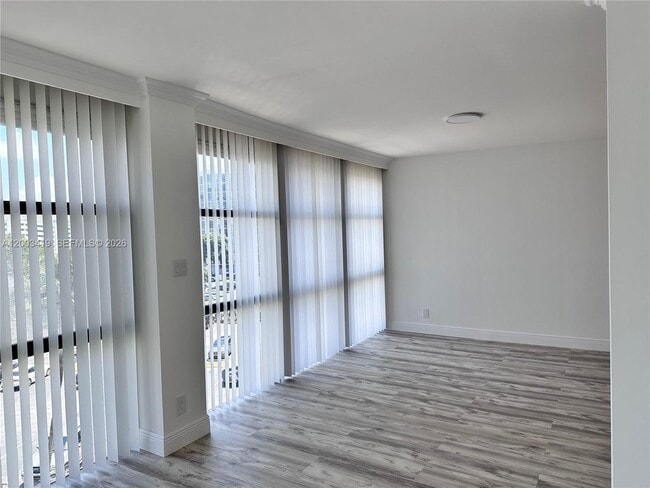 Photo - 800 Parkview Dr Unit 522