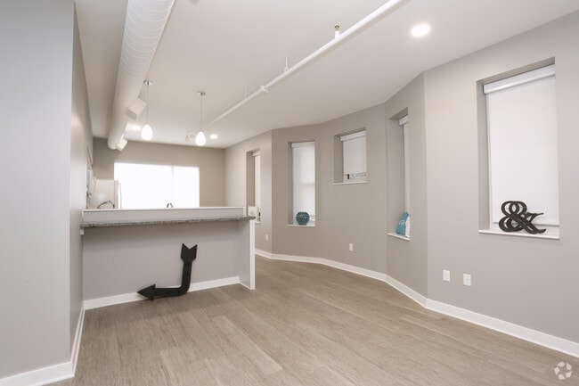 Grand Railroad - Living Room - Bradberry