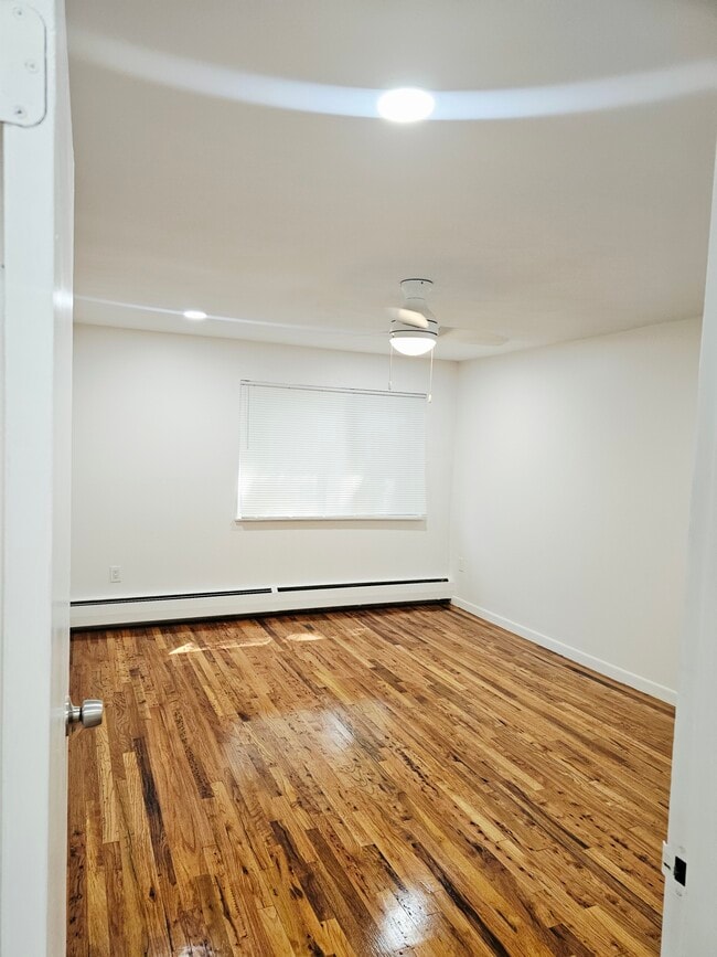 4-5C Bedroom - Kenmore Apartments