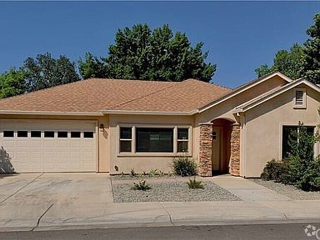 Building Photo - BEAUTIFUL 3 BEDROOM 2 BATH HOME!