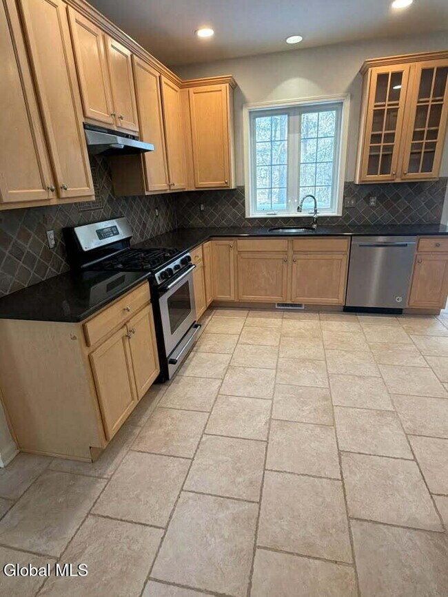 Photo - 7 Clearwater Ct