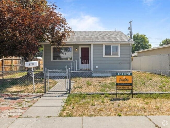 Building Photo - 910 Winslow Ave Rental