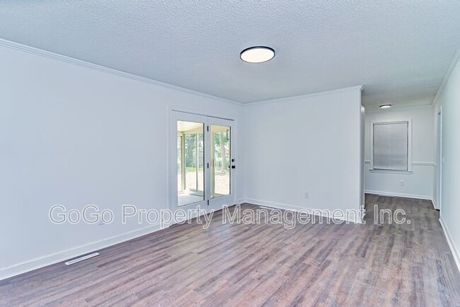 Photo - 200 Lanewood Dr