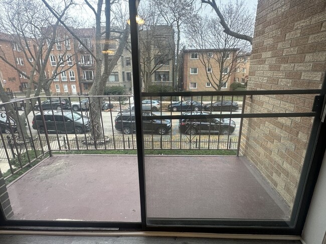 Photo - 1629 W Greenleaf Ave Unit 202