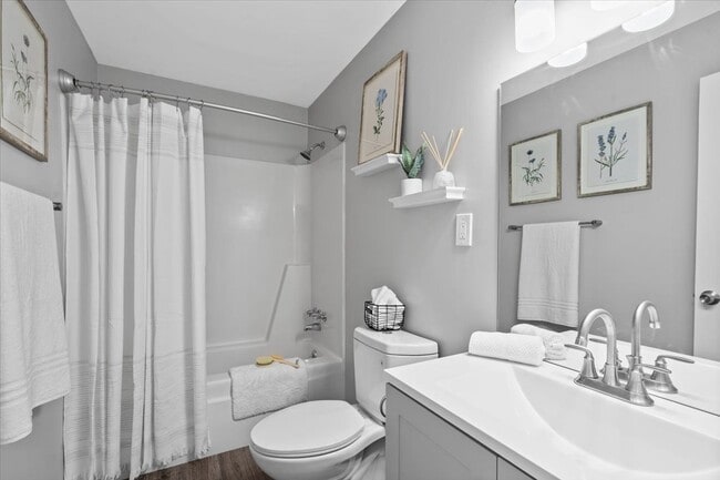 2 BR 1 Bath Premium - Renovated - 925 Sq ft - 2nd floor