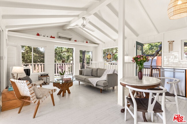 Photo - 1553 Penny Rd