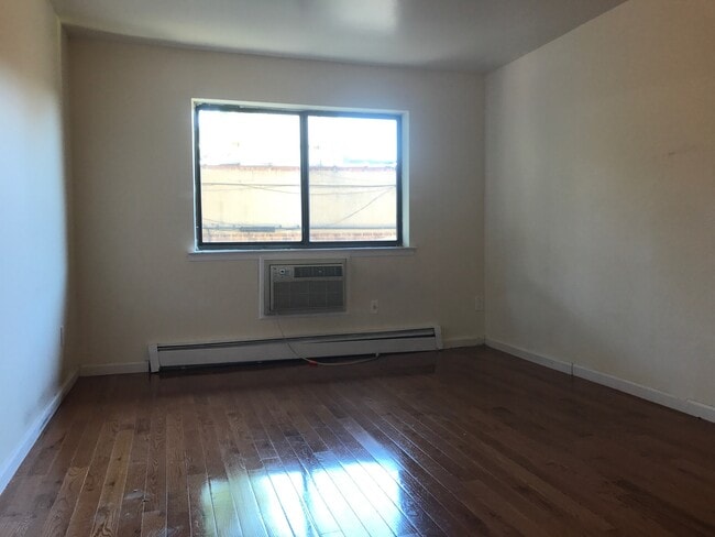 Photo - 6249 Broadway Unit 1