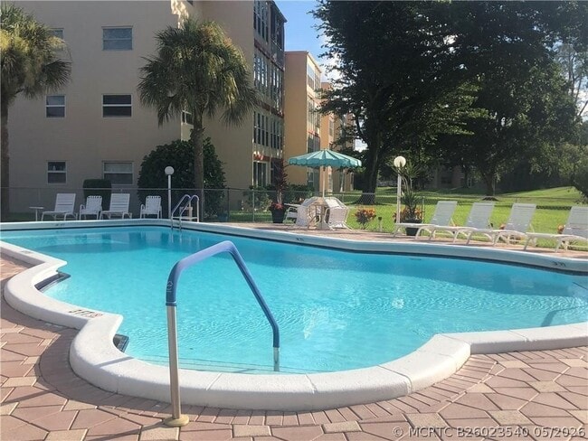 Photo - 1005 Country Club Dr Unit 303