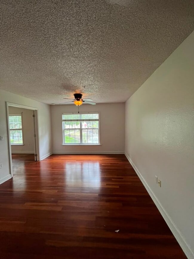 Building Photo - 2025F Dixie Belle Drive-