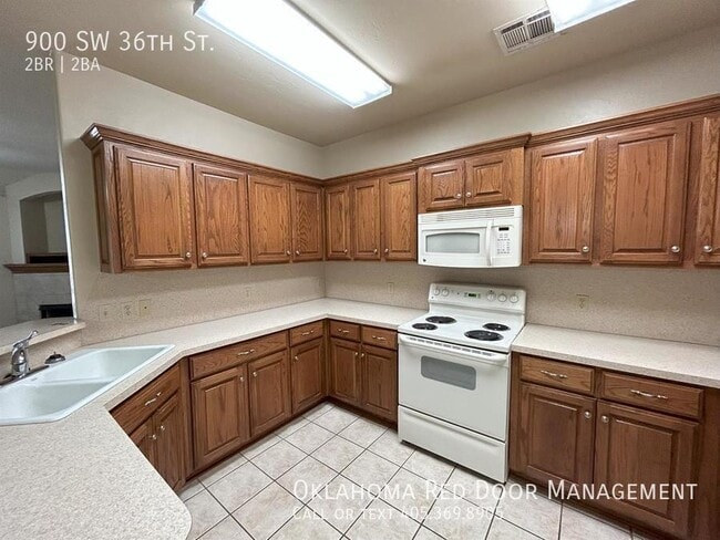 Photo - 900 SW 36th St