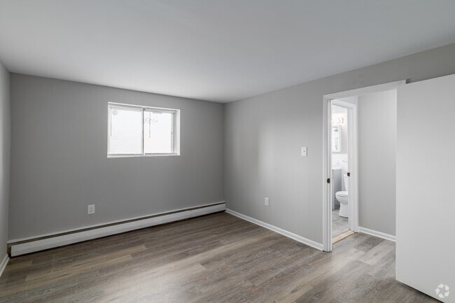 1 BR, 1 BA - 650SF - Bedroom