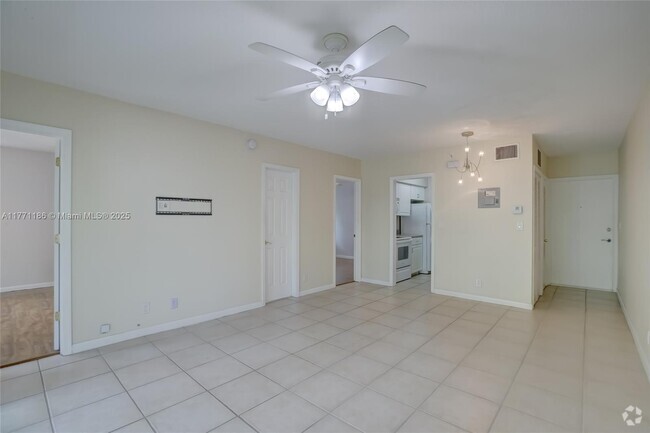 Building Photo - 2424 SE 17th St Rental
