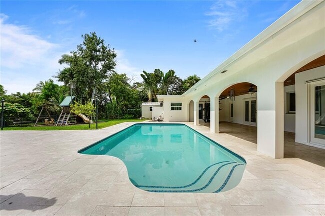 Photo - 1120 E Tropical Way