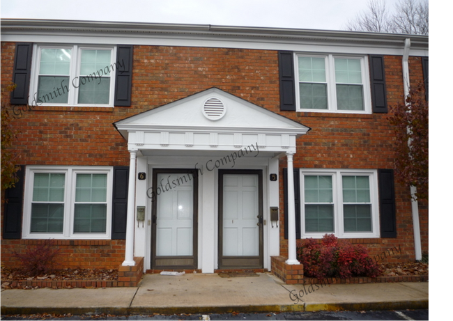 Building Photo - 501 Edwards Rd Unit Wildaire Merry Oaks Condominiums