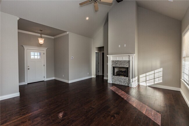 Photo - 1511 Abbey Ln