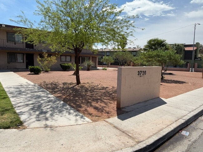 Building Photo - Cozy 1 bedroom 1 bath condo Unit #24