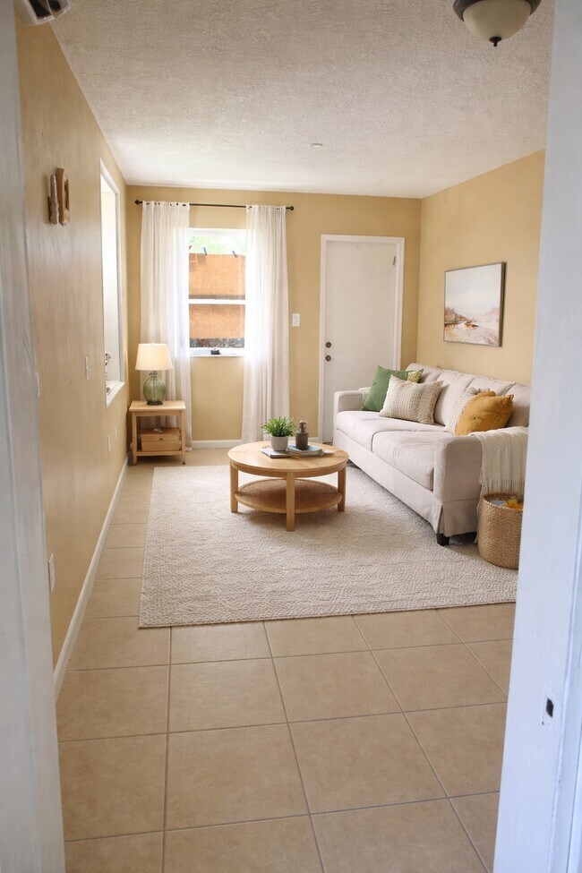 Photo - 518 N Tamarind Ave Unit Lower level