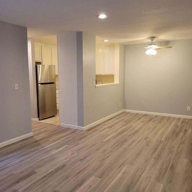 Photo - 2 Bedroom, 2 Bathroom Condo for Rent in Ma...