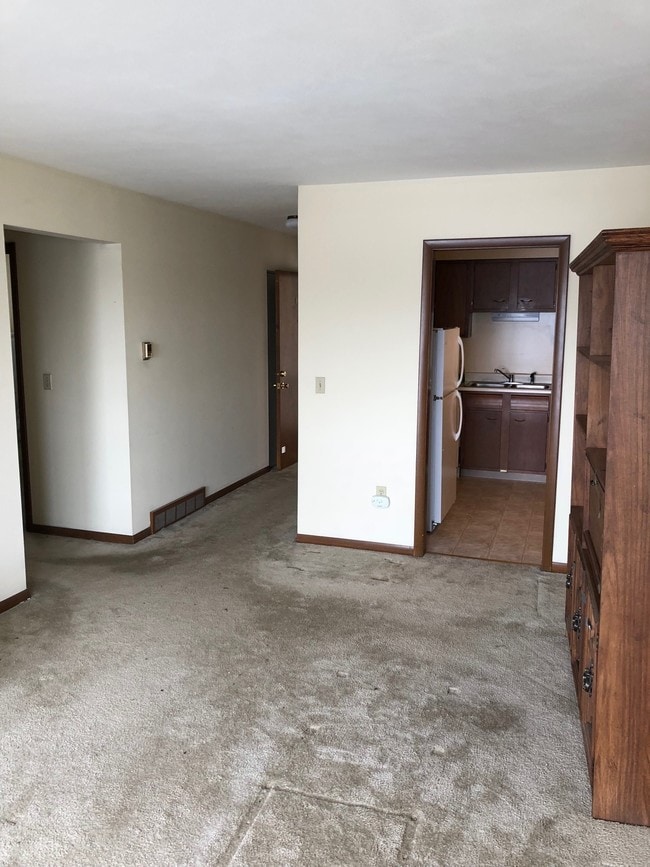 hallway - 2226 Court St Unidad 8