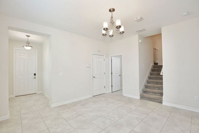 Photo - Beautiful 4/3.5 Townhome with a Spacious 2 Car Garage Located in Trails at Moss Park - Orlando