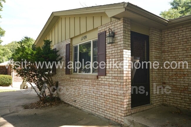 Building Photo - 1709 N 76th Terrace Rental