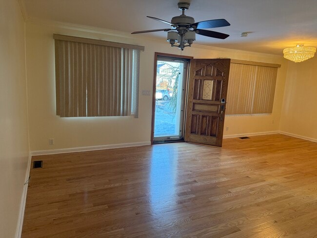 Building Photo - 284 Semton Blvd Unit Main level