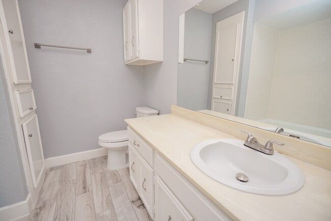 Photo - 2515 Oak Hill Dr