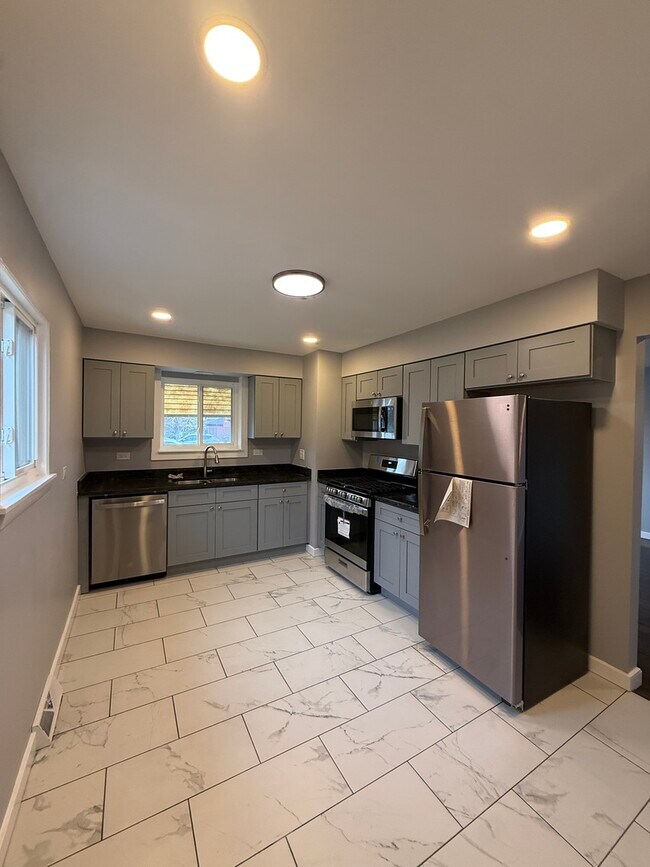 Photo - 7732 Lotus Ave