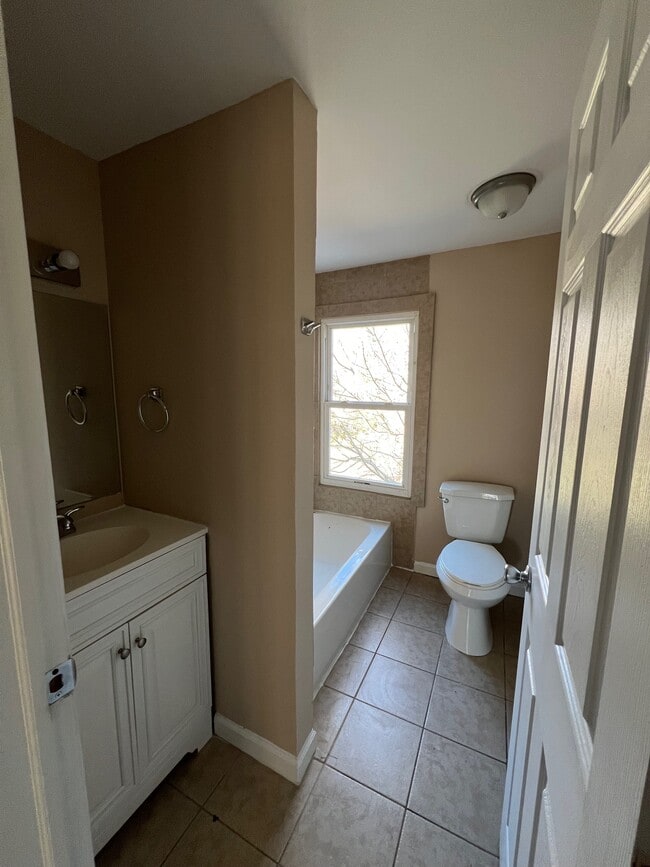 Photo - 805 Anchorage St