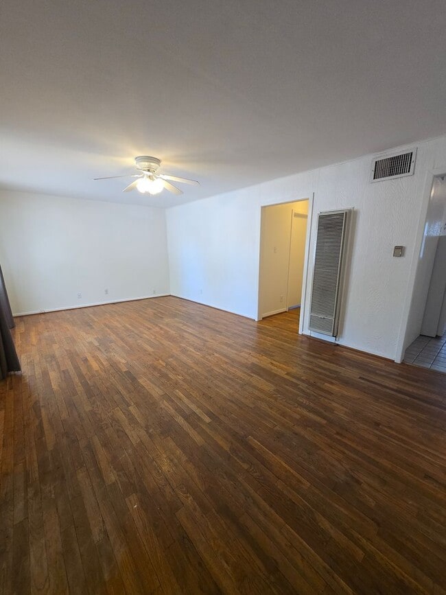 Photo - 2BD/1 BA Duplex