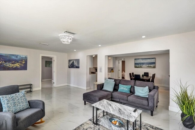 Building Photo - Single Family Home in Non HOA East Boca Raton