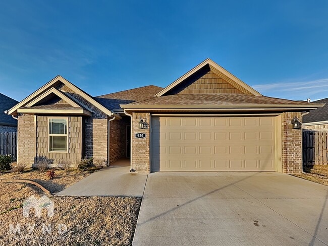 Photo - 920 Sassafras Ln