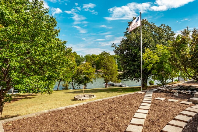 Photo - 194 Roberta Dr