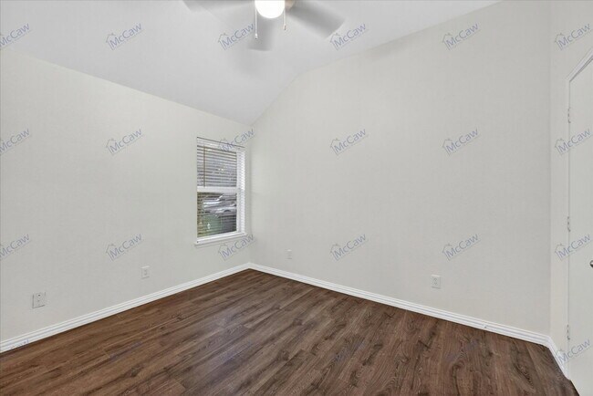 Photo - 342 Leisure Ln