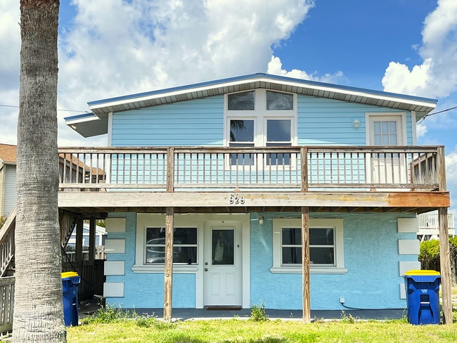 Building Photo - Right Across from the Beach!!