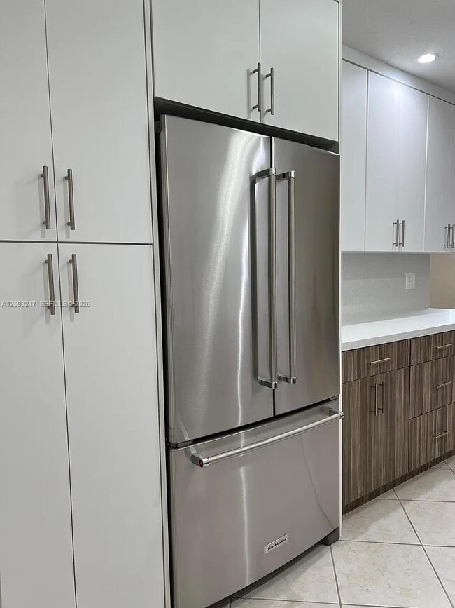 1175 W 33rd Pl