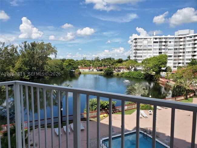 Building Photo - 1300 NE Miami Gardens Dr Unit 419E