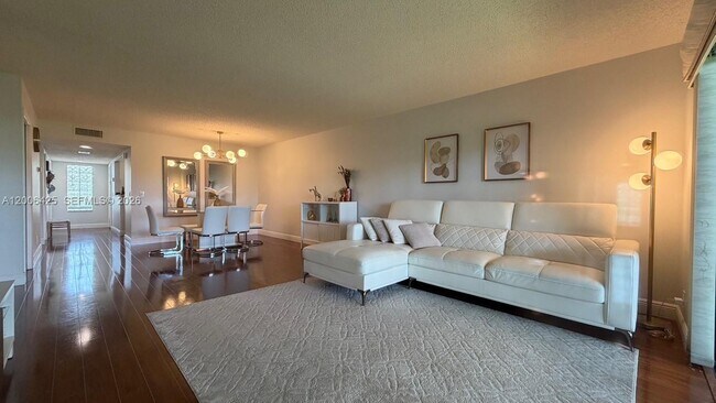 Building Photo - 16551 Blatt Blvd Unit 205