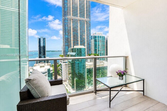 Photo - 1010 Brickell Ave Unit 2402