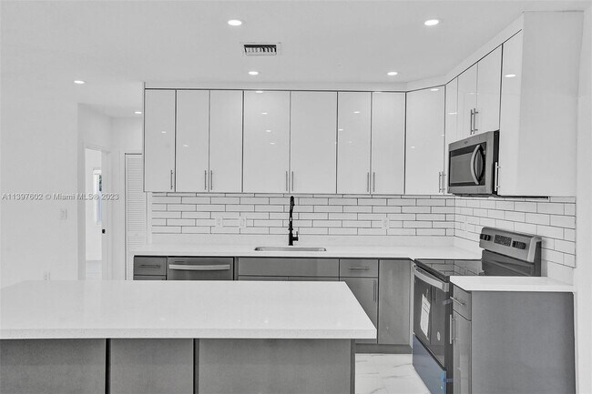 Photo - 18361 NE 20th Pl