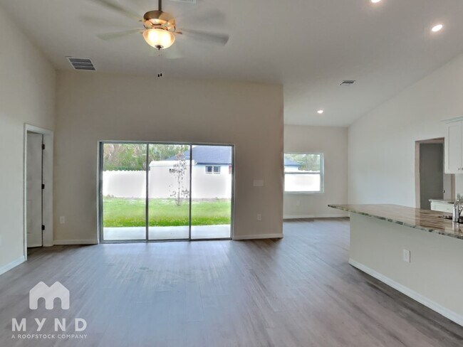 Photo - 3717 Uriah St