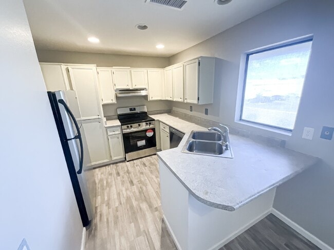 Photo - 2035 S Elm St Unit 234