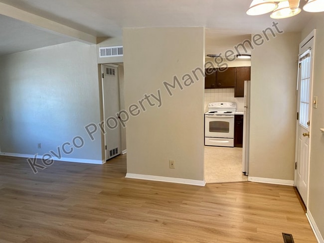 Photo - 711 W Prospect Rd