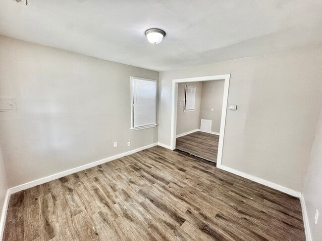 Photo - 1290 N McNeil St