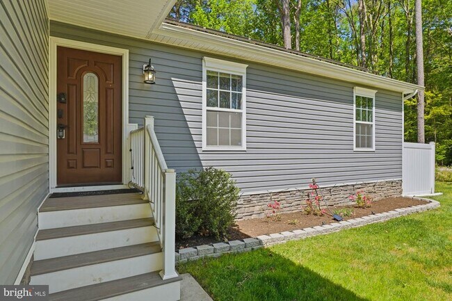 Photo - 283 Shorewood Dr