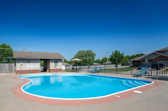 Oakwood Heights Townhomes - Oakwood Heights Townhomes