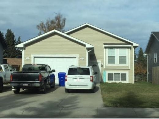 Building Photo - 2 Bed 1 Bath Lower Unit B