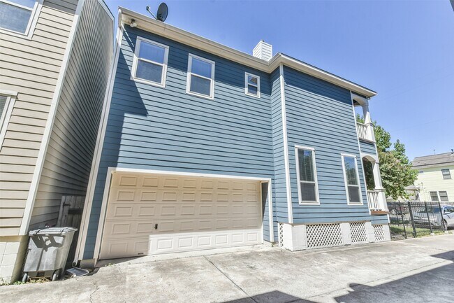 Photo - 1030 W 16th St