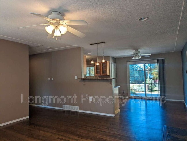 Photo - 305 Cottonwood Ct