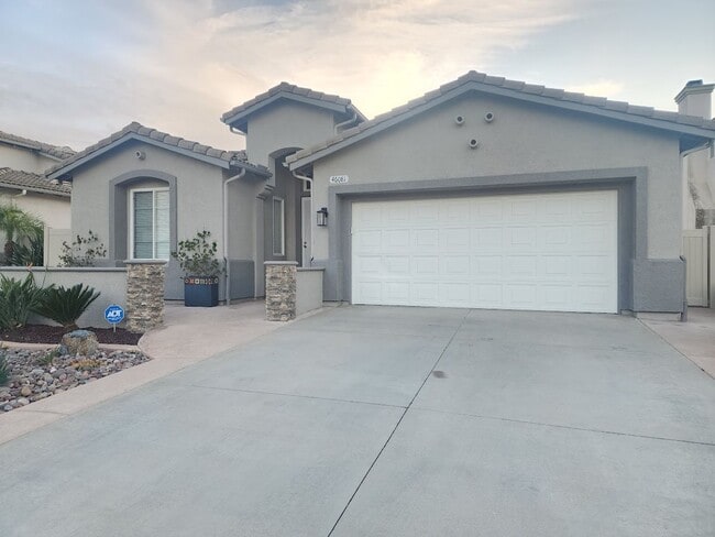 Building Photo - 4 Bedroom Single Level Home in Redhawk wit...